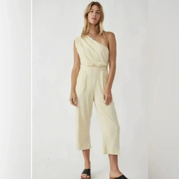 Free People Avery Jumpsuit One Shoulder Wide Leg Pocket Cream Zip Size B683